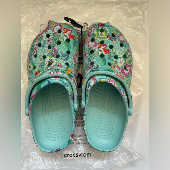 Vera Bradley & Crocs in The little Mermaid Print NWT size J6 - Picture 2 of 4
